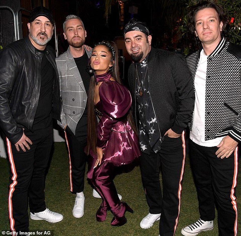 Ariana Grande nhận cát sê 8 triệu USD cho 2 buổi diễn - 3 Ariana Grande nhận cát sê 8 triệu USD cho 2 buổi diễn - 3