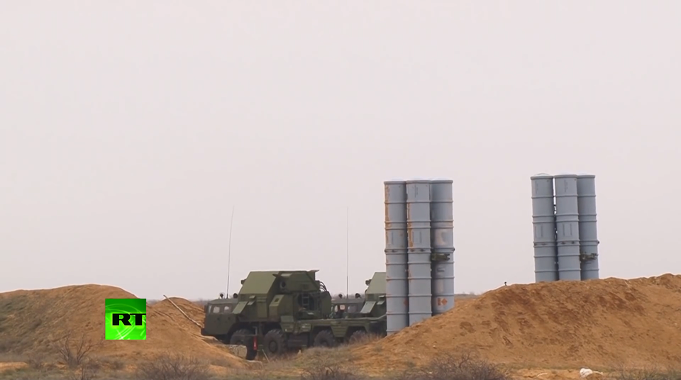 “Rồng lửa” S-300 của Nga phóng liên tiếp loạt tên lửa phòng không - 1 “Rồng lửa” S-300 của Nga phóng liên tiếp loạt tên lửa phòng không - 1