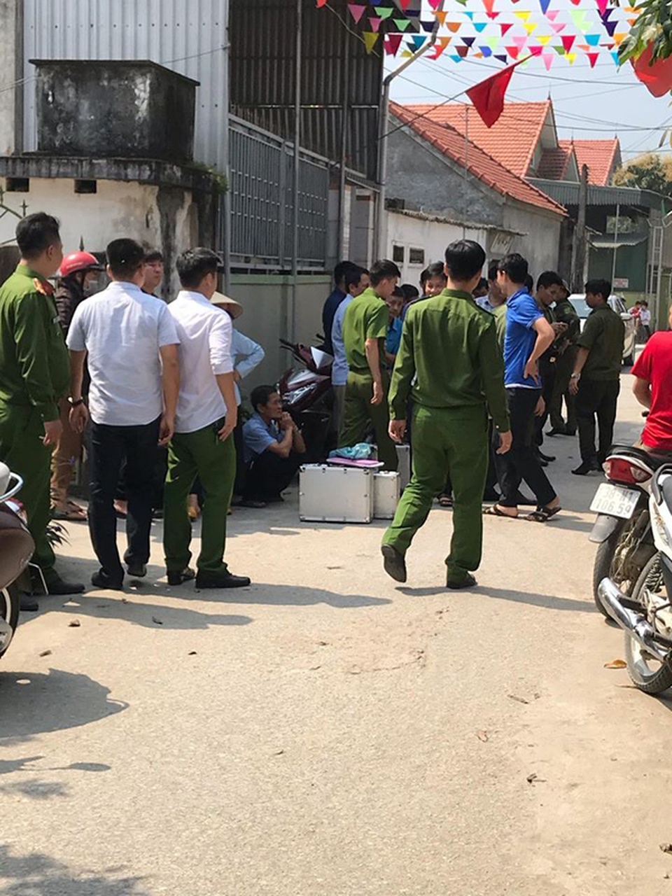 Vui buồn ở làng giàu lên như diều gặp gió: Những câu chuyện đau lòng - 4 Vui buồn ở làng giàu lên như diều gặp gió: Những câu chuyện đau lòng - 4