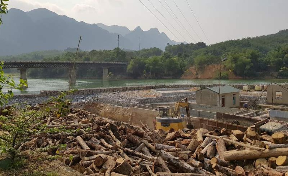 Đổ hàng nghìn khối đá xây kè lấn sông Mã làm nhà xưởng - 8 Đổ hàng nghìn khối đá xây kè lấn sông Mã làm nhà xưởng - 8