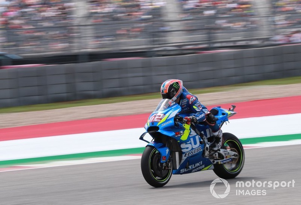 Alex Rins thắng ấn tượng trong ngày Marquez gặp tai nạn - 8 Alex Rins thắng ấn tượng trong ngày Marquez gặp tai nạn - 8