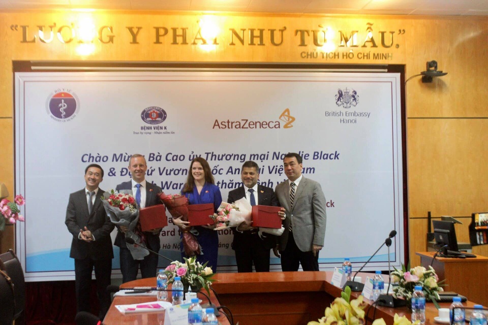 Mỗi ngày 300 người Việt tử vong vì bệnh ung thư - 1 Mỗi ngày 300 người Việt tử vong vì bệnh ung thư - 1