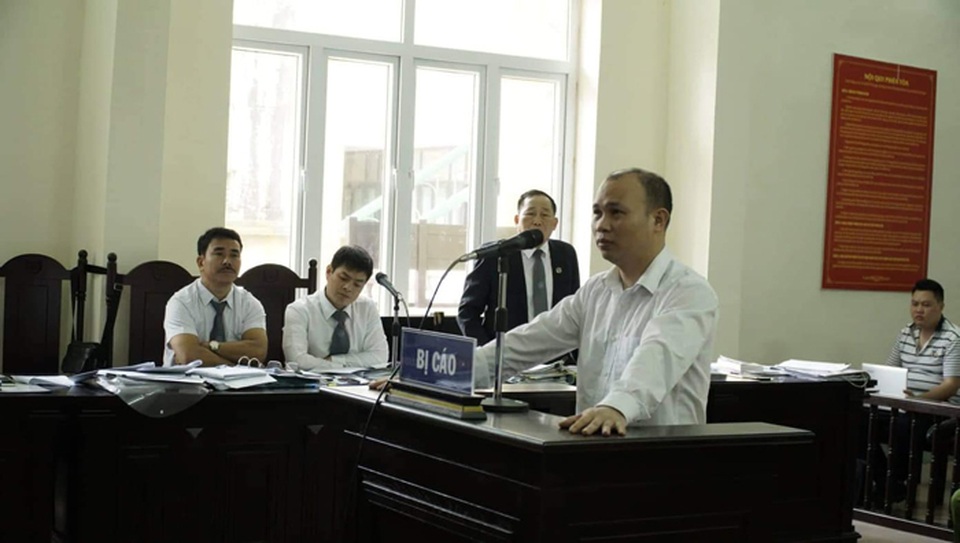 Xét xử vụ cướp tài sản đã từng bị bắt rồi được thả nhiều lần - 1 Xét xử vụ cướp tài sản đã từng bị bắt rồi được thả nhiều lần - 1