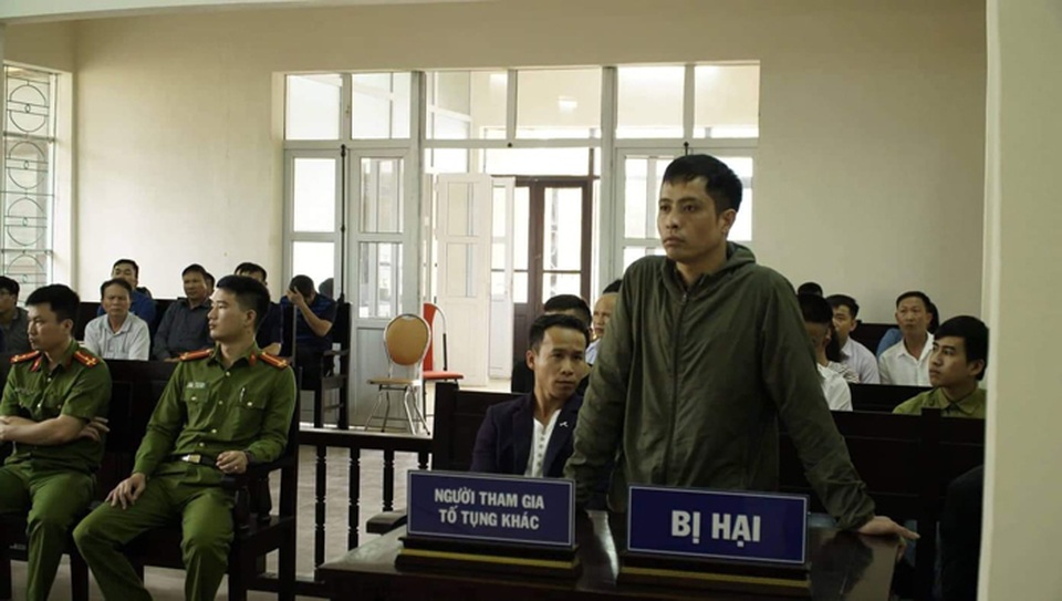 Xét xử vụ cướp tài sản đã từng bị bắt rồi được thả nhiều lần - 2 Xét xử vụ cướp tài sản đã từng bị bắt rồi được thả nhiều lần - 2
