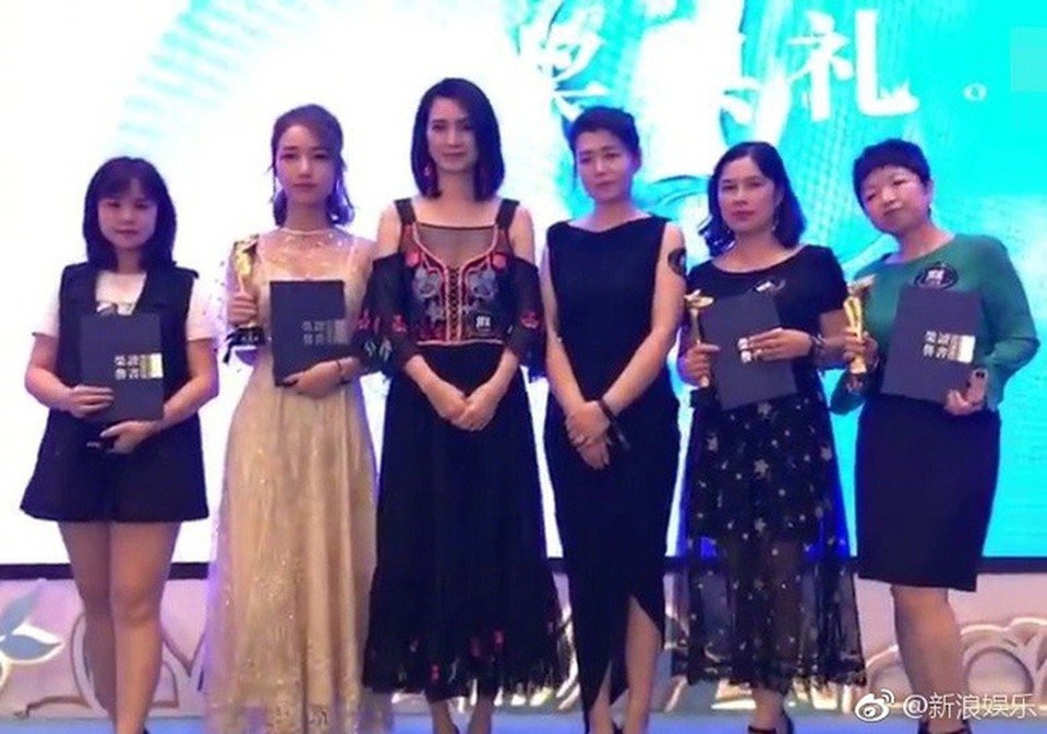 Hồng Hân sẽ sống ra sao nếu ly dị người chồng ngoại tình? - 5 Hồng Hân sẽ sống ra sao nếu ly dị người chồng ngoại tình? - 5