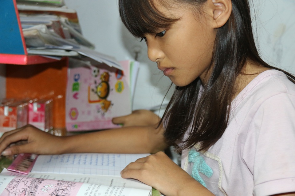 Bố mất, mẹ dính khối u, nhà bị siết nợ, hai đứa bé bơ vơ không lối thoát! - 7 Bố mất, mẹ dính khối u, nhà bị siết nợ, hai đứa bé bơ vơ không lối thoát! - 7