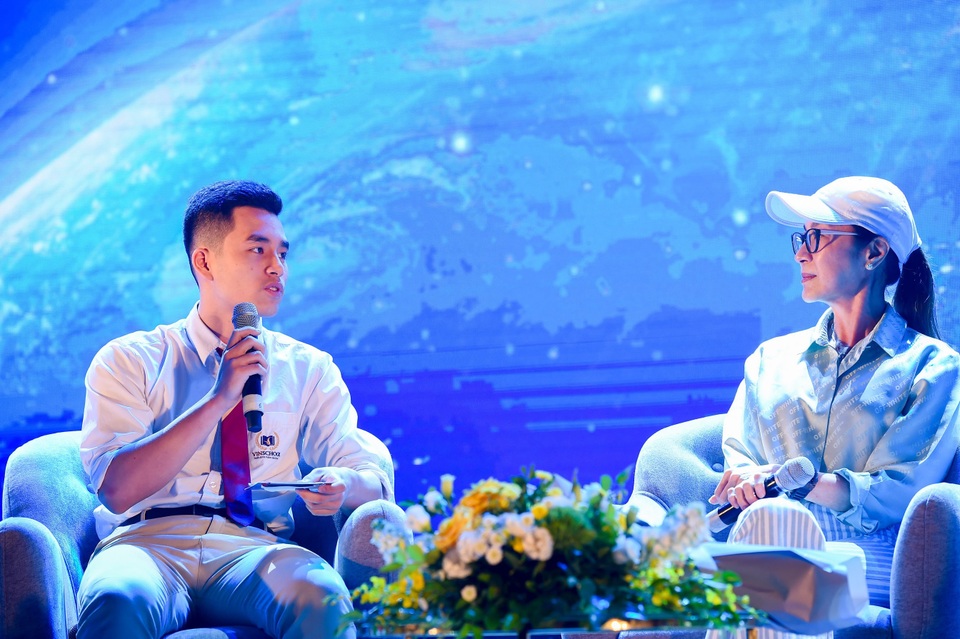 Ngôi sao Dương Tử Quỳnh cùng học sinh Việt Nam tuyên truyền an toàn giao thông - 3 Ngôi sao Dương Tử Quỳnh cùng học sinh Việt Nam tuyên truyền an toàn giao thông - 3