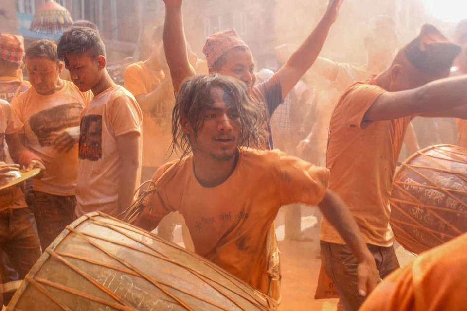 Bình minh đỏ: Lễ hội Sindoor Jatra ở Nepal - 9 Bình minh đỏ: Lễ hội Sindoor Jatra ở Nepal - 9