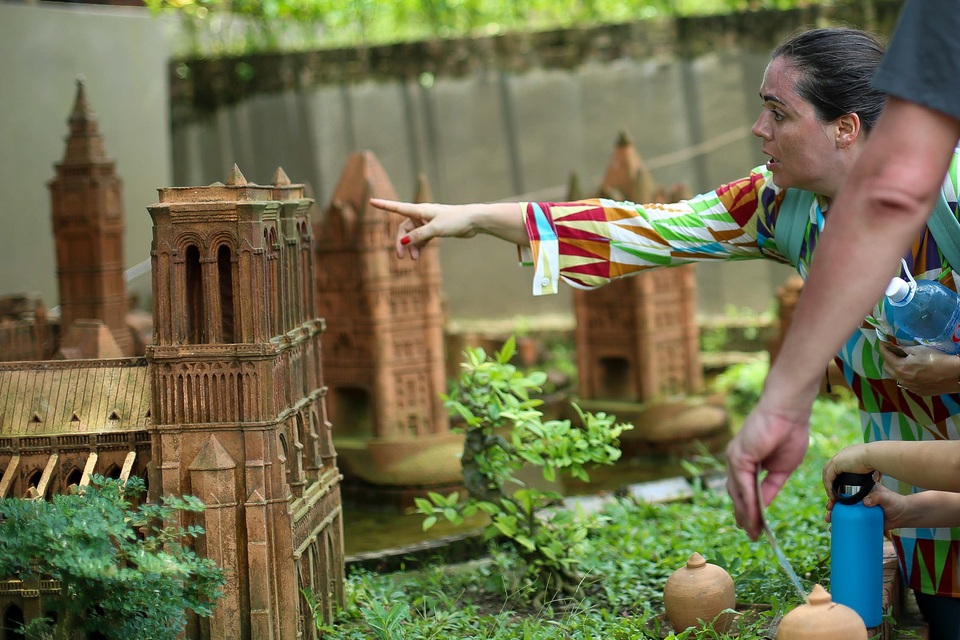 Đặc sắc phiên bản Nhà thờ Đức Bà Paris đất nung tại Việt Nam - 5