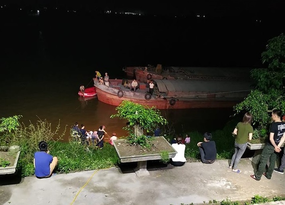 Vụ nữ sinh Bắc Ninh nhảy cầu tự vẫn: Tạm giữ hình sự nghi phạm hiếp dâm - 1 Vụ nữ sinh Bắc Ninh nhảy cầu tự vẫn: Tạm giữ hình sự nghi phạm hiếp dâm - 1