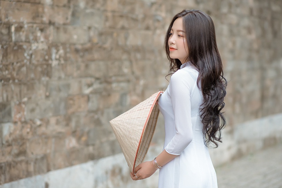 Thiếu nữ xứ Thanh diện áo dài trắng khiến cánh mày râu ngẩn ngơ - 3 Thiếu nữ xứ Thanh diện áo dài trắng khiến cánh mày râu ngẩn ngơ - 3