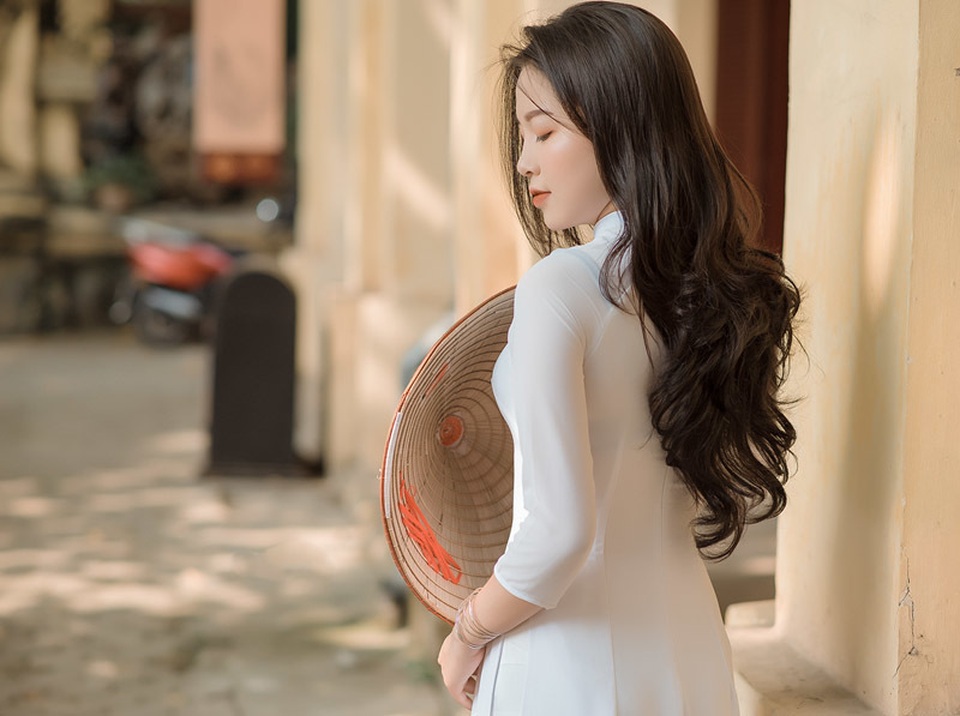 Thiếu nữ xứ Thanh diện áo dài trắng khiến cánh mày râu ngẩn ngơ - 4 Thiếu nữ xứ Thanh diện áo dài trắng khiến cánh mày râu ngẩn ngơ - 4