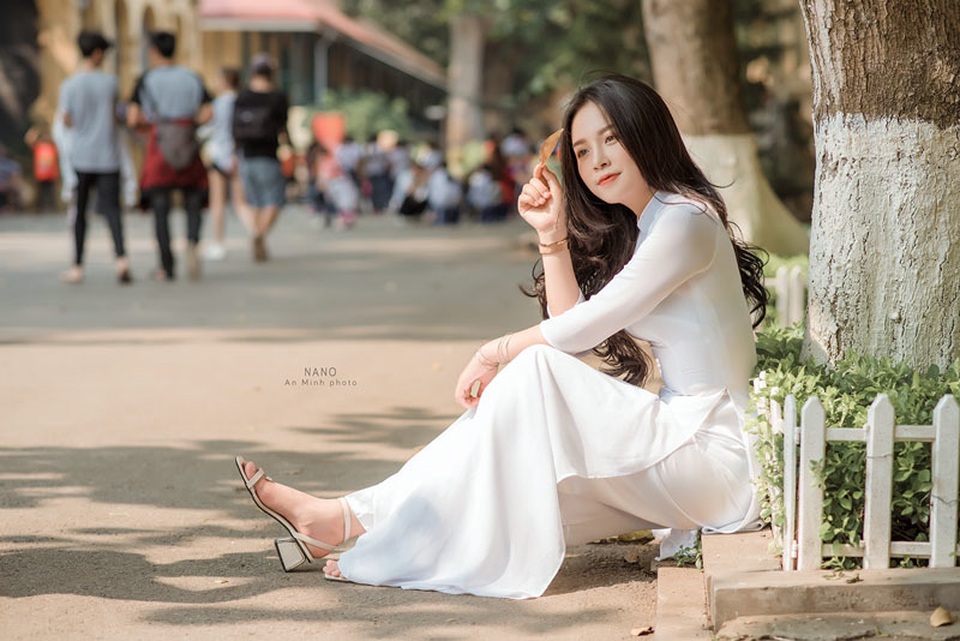Thiếu nữ xứ Thanh diện áo dài trắng khiến cánh mày râu ngẩn ngơ - 6 Thiếu nữ xứ Thanh diện áo dài trắng khiến cánh mày râu ngẩn ngơ - 6