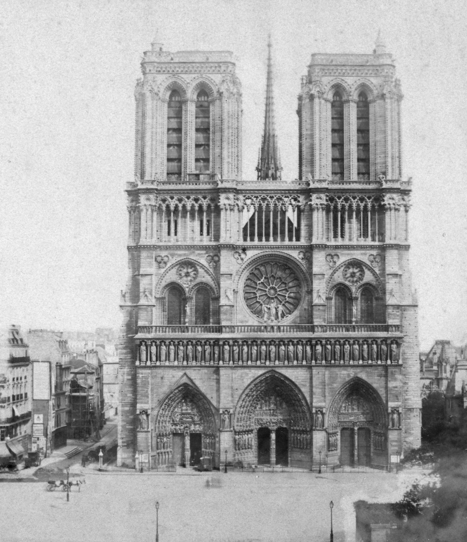 Nhà thờ Đức Bà: Dấu ấn di sản gần 9 thế kỷ giữa “trái tim” Paris - 1 Nhà thờ Đức Bà: Dấu ấn di sản gần 9 thế kỷ giữa “trái tim” Paris - 1
