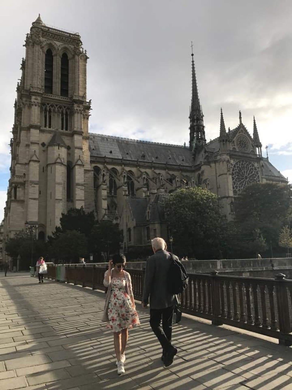 Hoa hậu Ngọc Hân, Phí Linh xót xa kể kí ức về Nhà thờ Đức Bà Paris - 5 Hoa hậu Ngọc Hân, Phí Linh xót xa kể kí ức về Nhà thờ Đức Bà Paris - 5