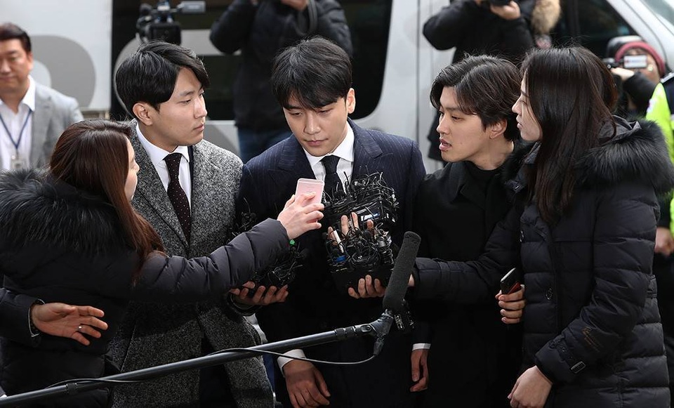 Cảnh sát xin lệnh bắt giữ Seungri sau 2 tháng điều tra - 2 Cảnh sát xin lệnh bắt giữ Seungri sau 2 tháng điều tra - 2