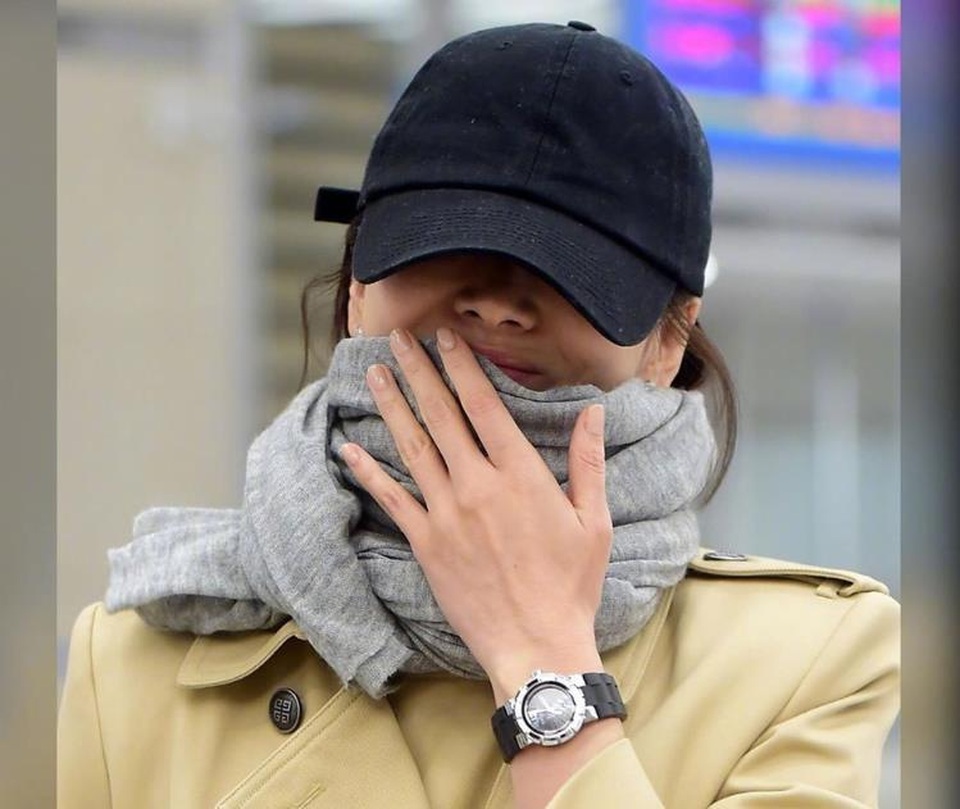 Song Hye Kyo lại khiến fan đồn đoán vì không đeo nhẫn cưới - 15 Song Hye Kyo lại khiến fan đồn đoán vì không đeo nhẫn cưới - 15
