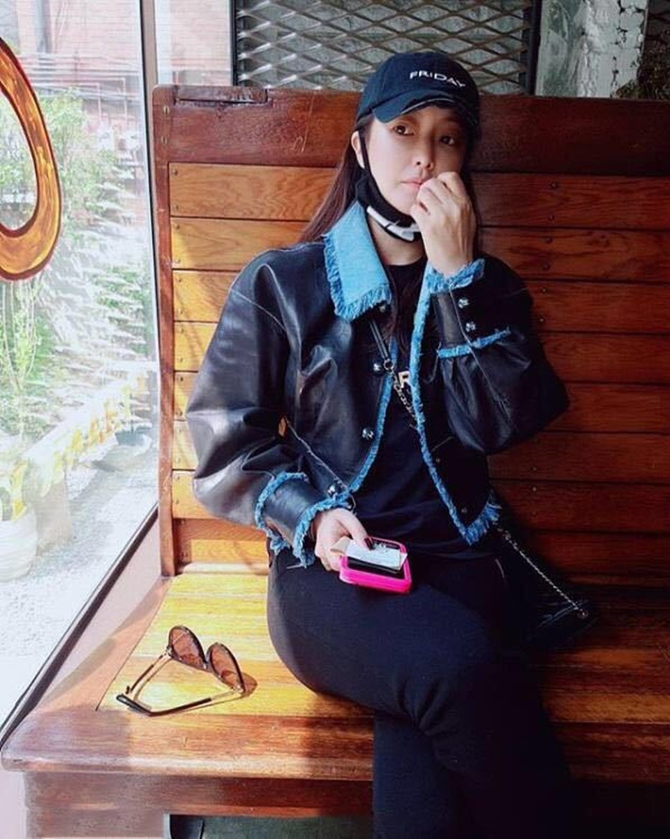 Gương mặt sưng phù của biểu tượng nhan sắc xứ Hàn Kim Hee Sun khiến fan hoang mang - 2 Gương mặt sưng phù của biểu tượng nhan sắc xứ Hàn Kim Hee Sun khiến fan hoang mang - 2