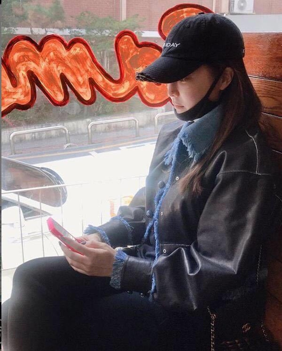 Gương mặt sưng phù của biểu tượng nhan sắc xứ Hàn Kim Hee Sun khiến fan hoang mang - 3 Gương mặt sưng phù của biểu tượng nhan sắc xứ Hàn Kim Hee Sun khiến fan hoang mang - 3