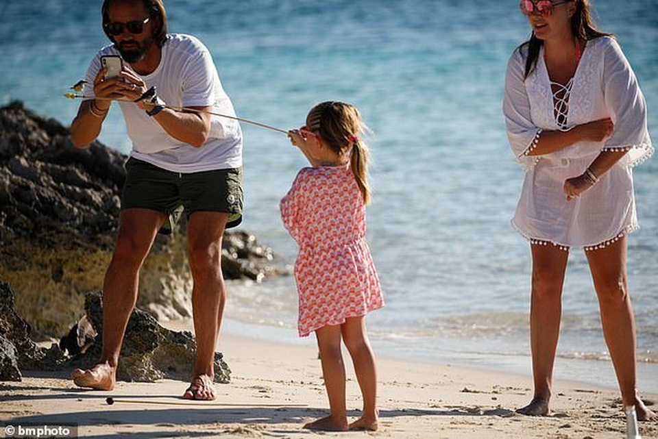 Tamara Ecclestone bốc lửa với áo tắm - 4 Tamara Ecclestone bốc lửa với áo tắm - 4