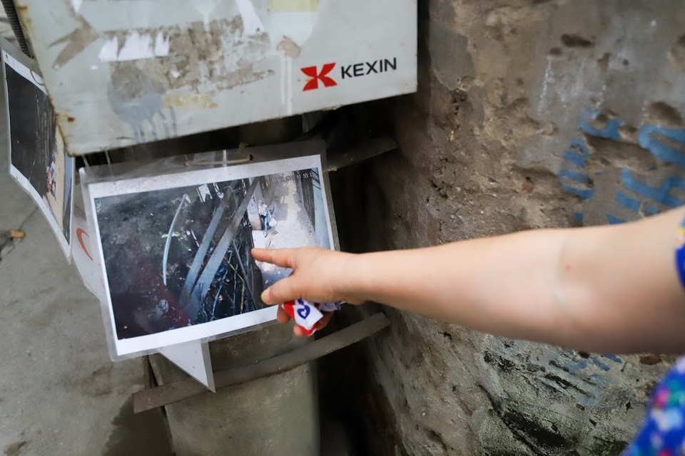 Chuyện lạ: Người đổ rác trộm bị treo ảnh, dán đầy trên cột điện ở Hà Nội - 5 Chuyện lạ: Người đổ rác trộm bị treo ảnh, dán đầy trên cột điện ở Hà Nội - 5