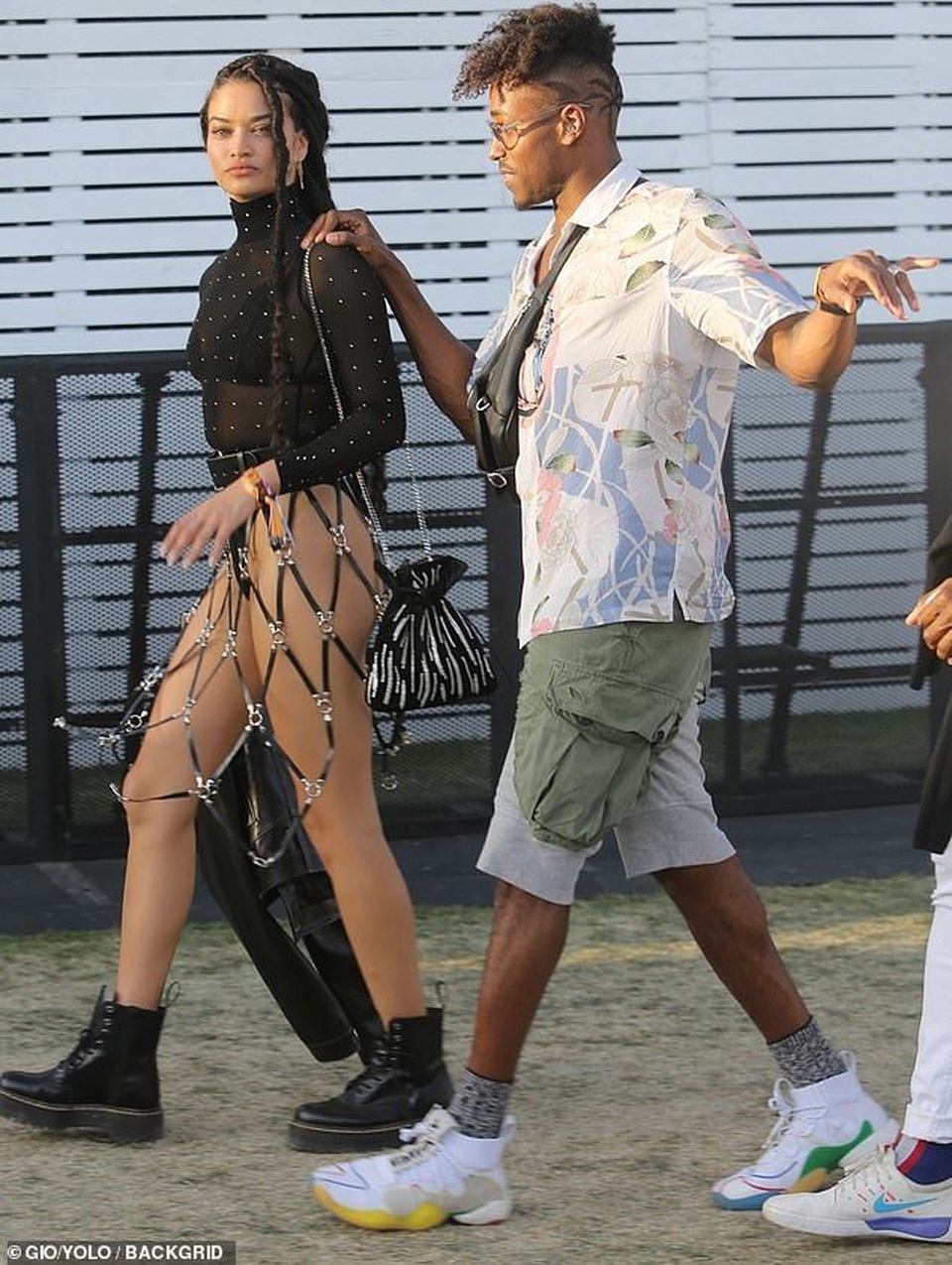 Shanina Shaik mặc táo bạo đi xem ca nhạc - 5 Shanina Shaik mặc táo bạo đi xem ca nhạc - 5