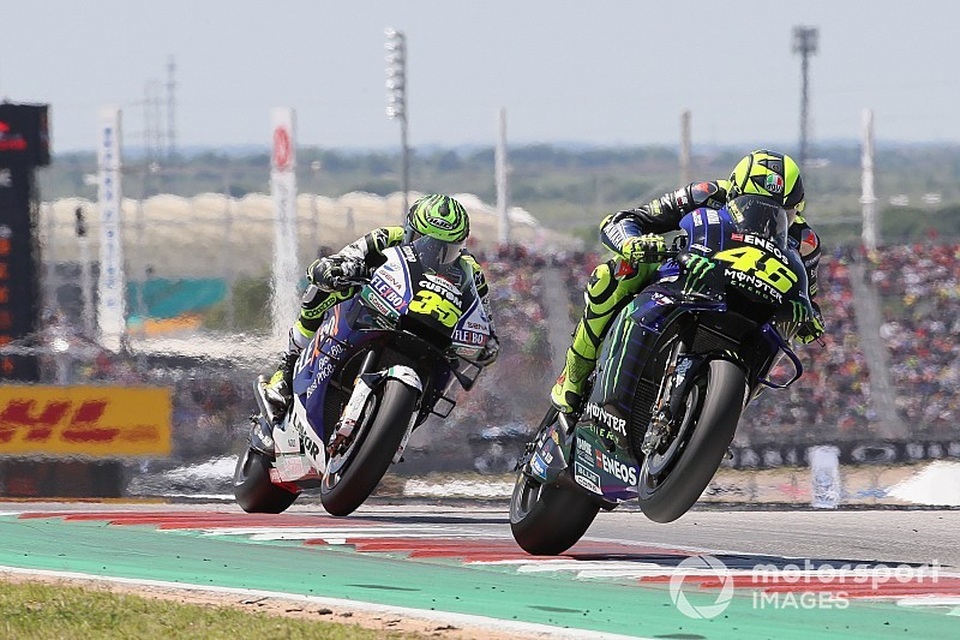 Alex Rins thắng ấn tượng trong ngày Marquez gặp tai nạn - 5 Alex Rins thắng ấn tượng trong ngày Marquez gặp tai nạn - 5