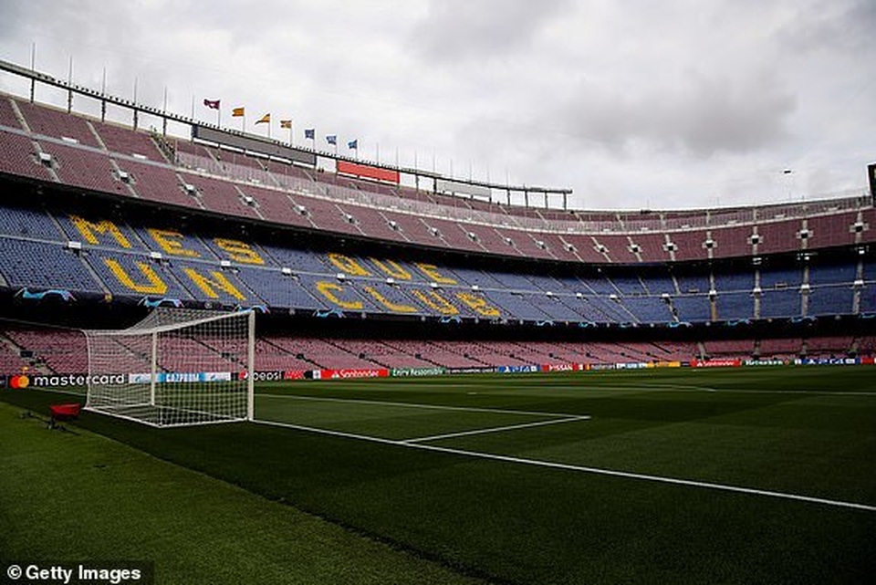 Barcelona 3-0 Man Utd: Lionel Messi chói sáng - 21