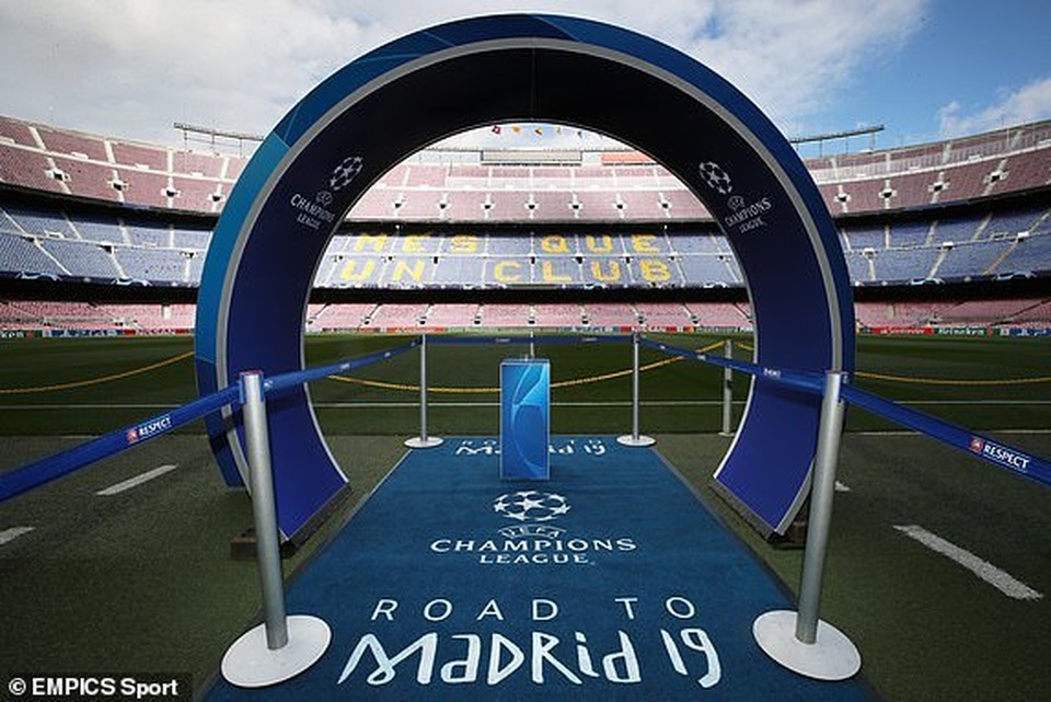 Barcelona 3-0 Man Utd: Lionel Messi chói sáng - 20