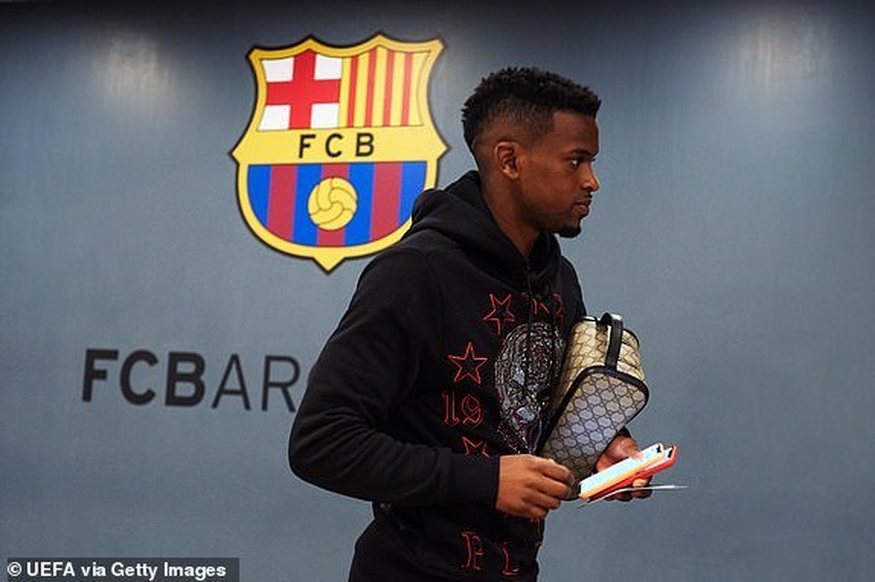 Barcelona 3-0 Man Utd: Lionel Messi chói sáng - 24