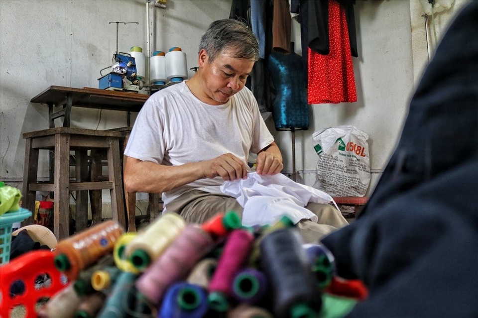 Hà Nội: Độc đáo nơi đàn ông sinh ra để làm nghề may vá - 1 Hà Nội: Độc đáo nơi đàn ông sinh ra để làm nghề may vá - 1