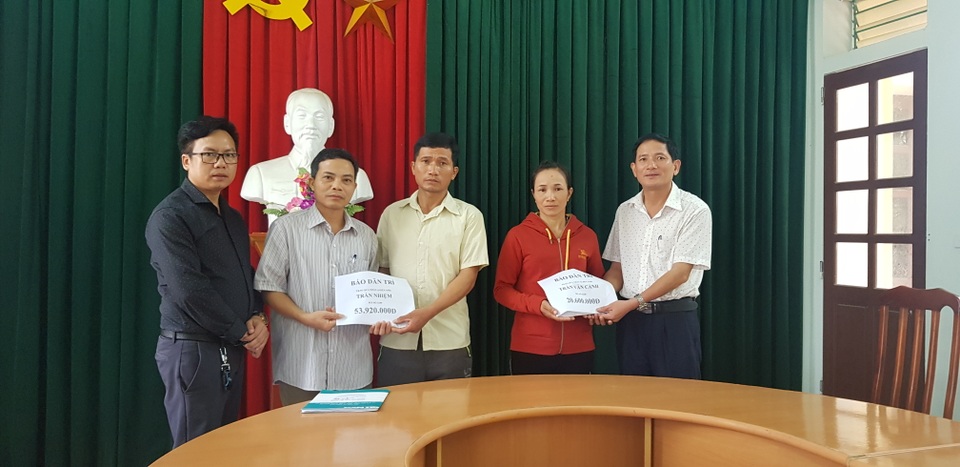 Hơn 70 triệu đồng đến với 2 hoàn cảnh đau thương ở Làng Quỳnh - 1 Hơn 70 triệu đồng đến với 2 hoàn cảnh đau thương ở Làng Quỳnh - 1