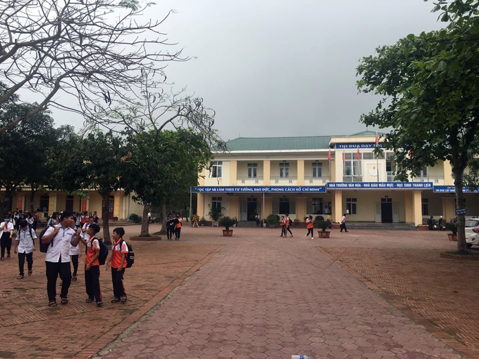 Vui buồn ở làng “giàu lên như diều gặp gió”: Góc khuất cuộc đời những đứa trẻ vắng mẹ cha - 2 Vui buồn ở làng “giàu lên như diều gặp gió”: Góc khuất cuộc đời những đứa trẻ vắng mẹ cha - 2