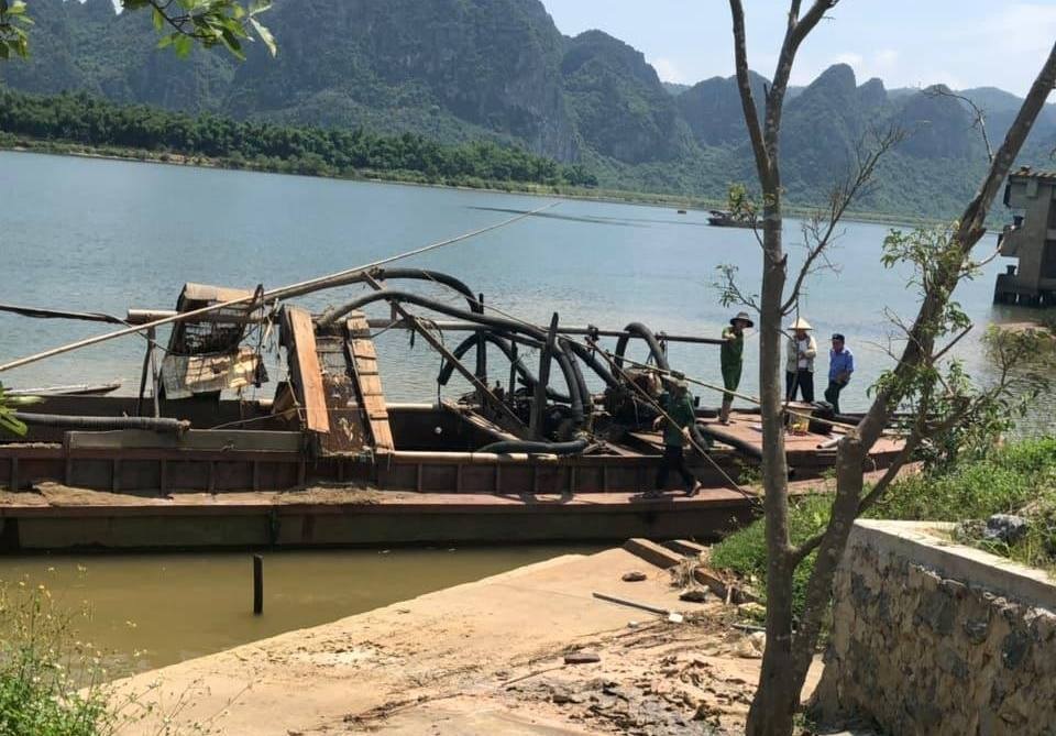 Tá hỏa phát hiện sọ người mắc kẹt trong ống hút cát - 1