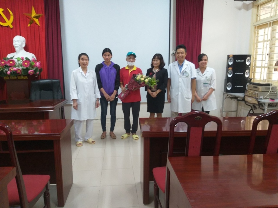 Bị ung thư hạch, người đàn ông chiến thẳng tử thần trở về đoàn tụ với gia đình - 2 Bị ung thư hạch, người đàn ông chiến thẳng tử thần trở về đoàn tụ với gia đình - 2
