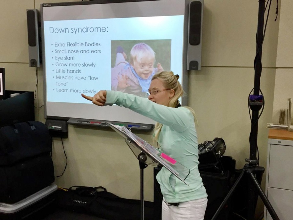 Cô gái bị Down trở thành người mẫu nhờ tình yêu của mẹ - 3 Cô gái bị Down trở thành người mẫu nhờ tình yêu của mẹ - 3