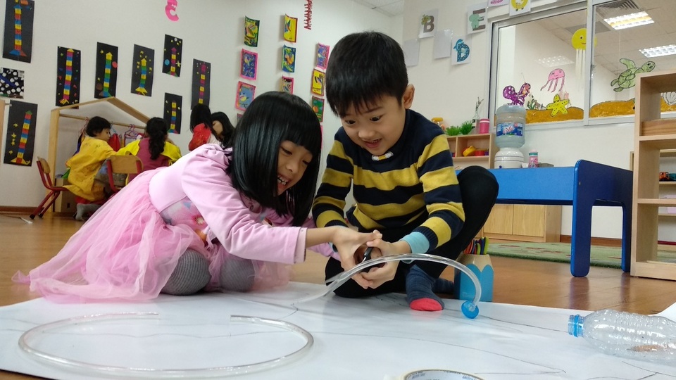 Đi tìm môi trường giúp trẻ mầm non phát triển toàn diện - 3 Đi tìm môi trường giúp trẻ mầm non phát triển toàn diện - 3