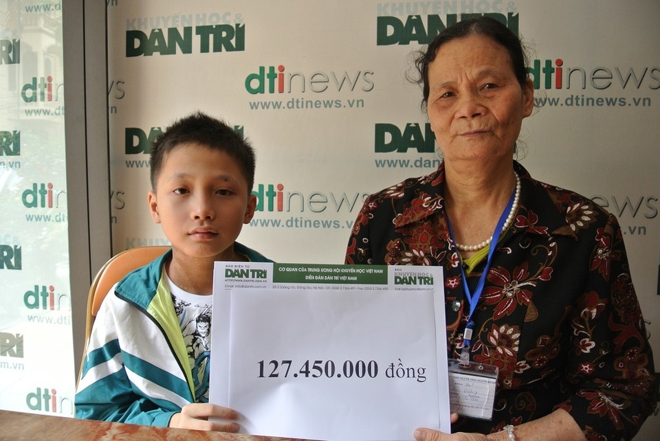 Bạn đọc Dân trí giúp cậu bé bị ung thư vòm họng hơn 127 triệu đồng - 3 Bạn đọc Dân trí giúp cậu bé bị ung thư vòm họng hơn 127 triệu đồng - 3