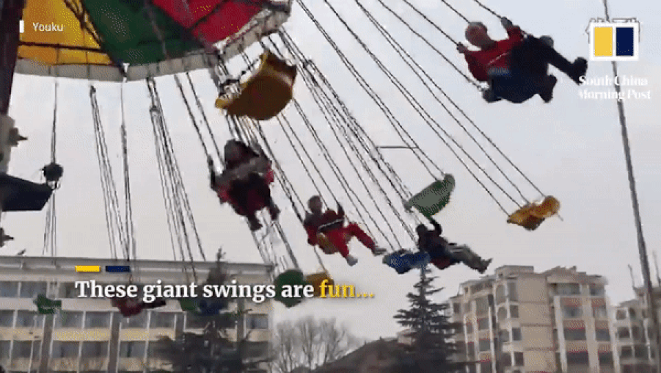 Đu quay bất ngờ gặp sự cố khiến du khách bị treo lơ lửng ở độ cao 20m - 1 Đu quay bất ngờ gặp sự cố khiến du khách bị treo lơ lửng ở độ cao 20m - 1