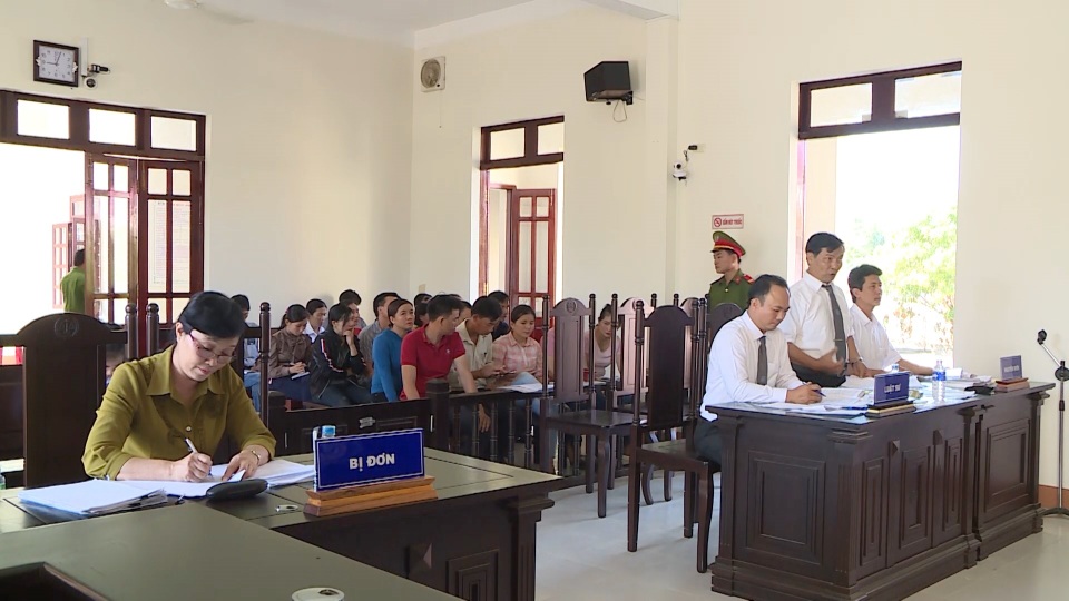 Phú Yên: Chính thức đưa ra xét xử vụ 12 giáo viên kiện Phòng Giáo dục huyện - 1 Phú Yên: Chính thức đưa ra xét xử vụ 12 giáo viên kiện Phòng Giáo dục huyện - 1