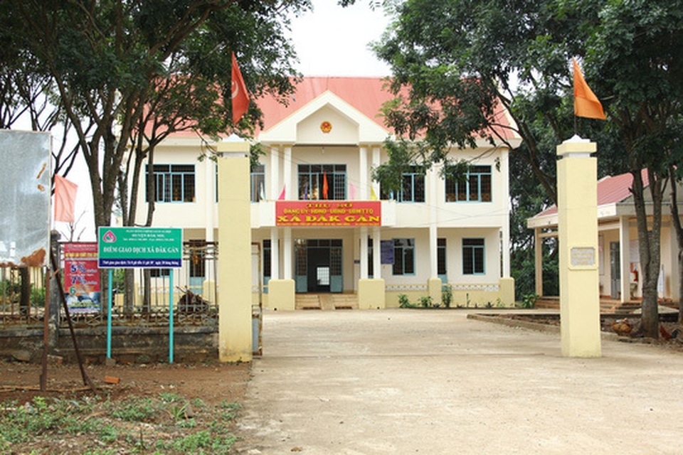 Kiểm điểm lãnh đạo xã vì phòng làm việc “cửa đóng then cài”  trong giờ hành chính - 1