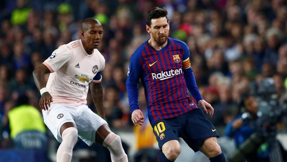 Barcelona 3-0 Man Utd: Lionel Messi chói sáng - 10