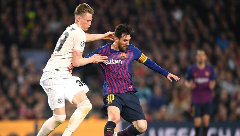 Barcelona 3-0 Man Utd: Lionel Messi chói sáng - 3
