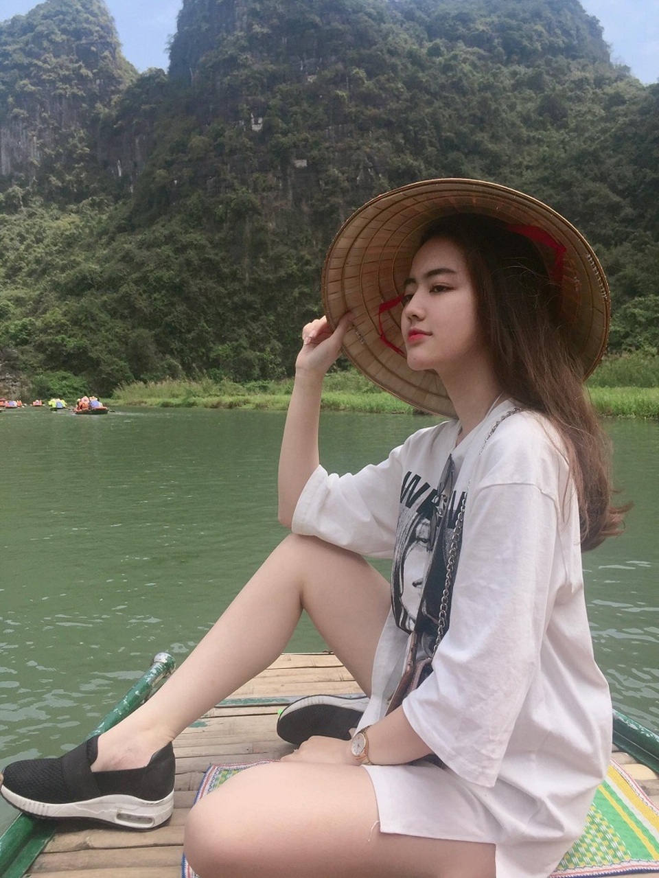 Nữ tiếp viên hàng không 9x khiến dân mạng xao xuyến vì quá xinh - 3 Nữ tiếp viên hàng không 9x khiến dân mạng xao xuyến vì quá xinh - 3