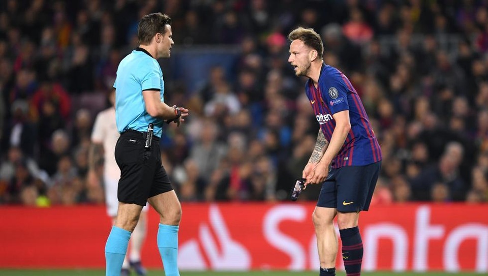 Barcelona 3-0 Man Utd: Lionel Messi chói sáng - 15