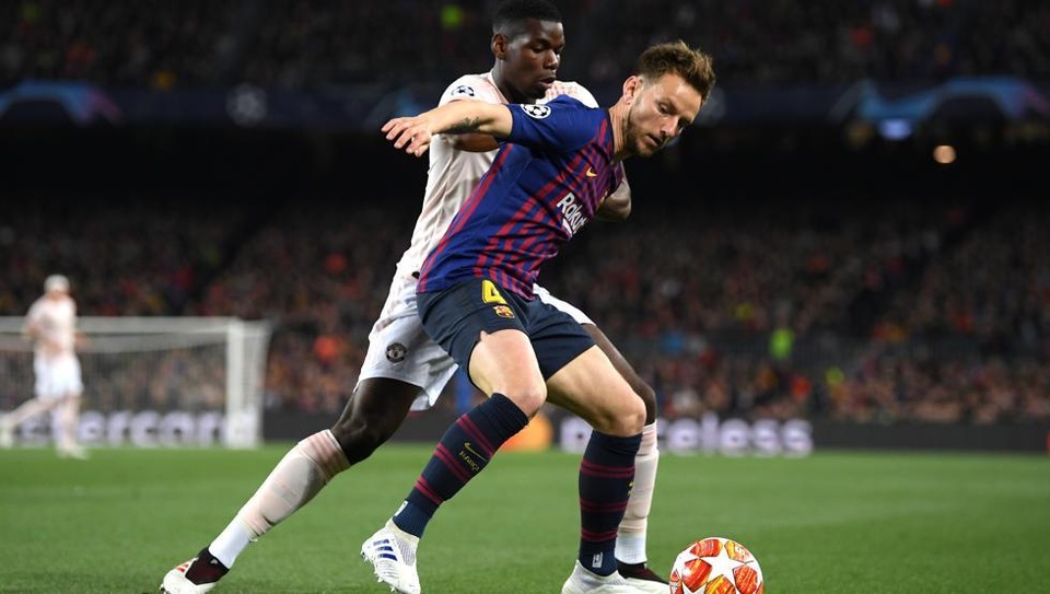 Barcelona 3-0 Man Utd: Lionel Messi chói sáng - 8