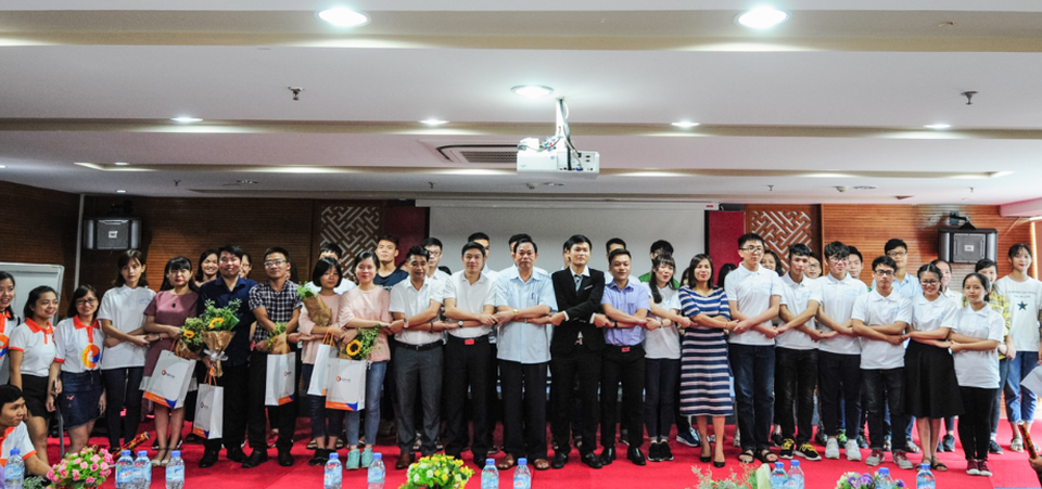 CLB Thủ khoa mở lớp ôn thi tốt nghiệp THPT quốc gia miễn phí cho học sinh - 1 CLB Thủ khoa mở lớp ôn thi tốt nghiệp THPT quốc gia miễn phí cho học sinh - 1