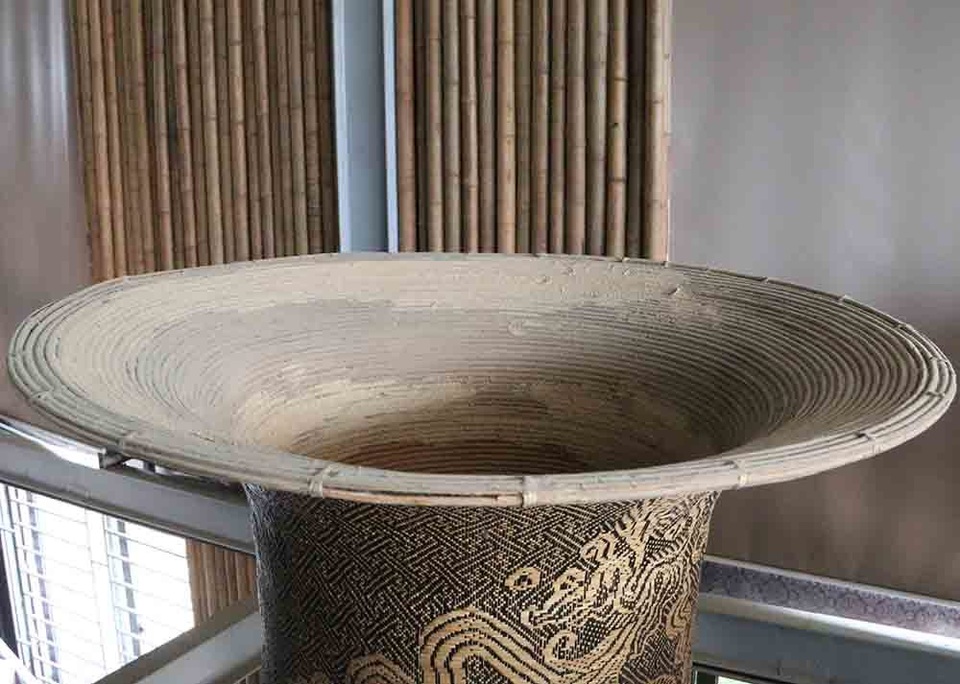 Lộc bình khổng lồ cao hai tầng nhà bằng mây tre đan của nghệ nhân Hà Nội - 7 Lộc bình khổng lồ cao hai tầng nhà bằng mây tre đan của nghệ nhân Hà Nội - 7