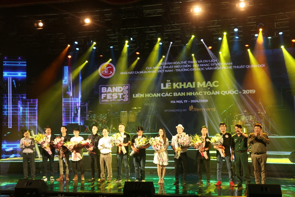 Màn “chào sân” ấn tượng của Liên hoan các Ban nhạc toàn quốc - 2 Màn “chào sân” ấn tượng của Liên hoan các Ban nhạc toàn quốc - 2