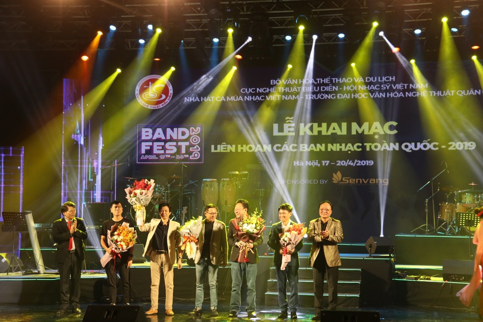 Màn “chào sân” ấn tượng của Liên hoan các Ban nhạc toàn quốc - 3 Màn “chào sân” ấn tượng của Liên hoan các Ban nhạc toàn quốc - 3